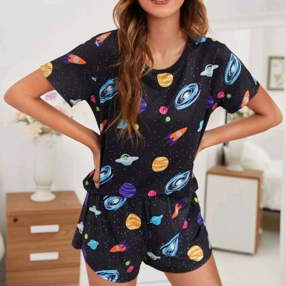 BEAUTIFUL GALAXY TOP & SHORTS PIJAMA SET